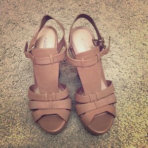 Tan Gianni Bini wedges size 7